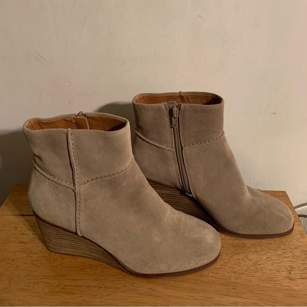 LUCKY BRAND Boots Size 7.5 Zollini Cow Split Suede Wedge Heel Taupe Tan